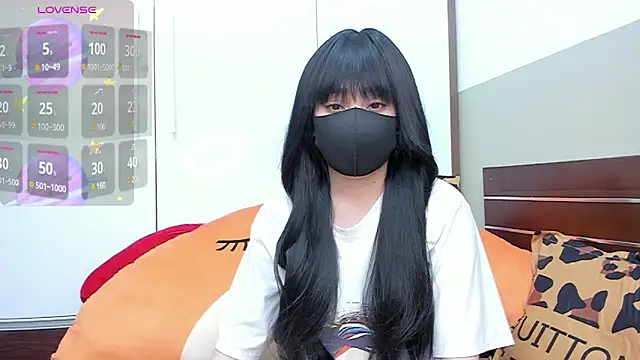 alonelove   online show from 02.25.25