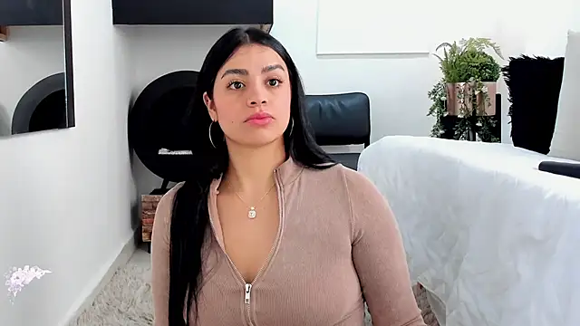 Paula Desousa online show from 01.04.25