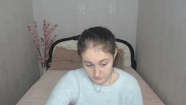 Holliy Cooper online show from 12.05.24