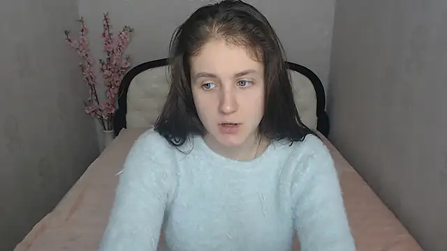 Holliy Cooper online show from 12.05.24
