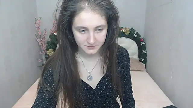 Holliy Cooper online show from 12.25.24