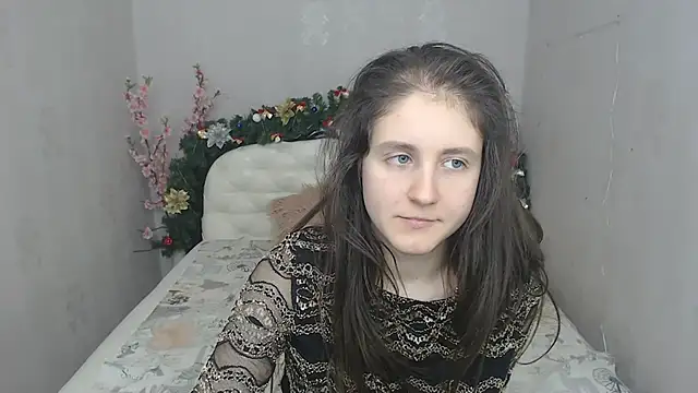 Holliy Cooper online show from 01.03.25
