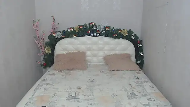 Holliy Cooper online show from 01.06.25