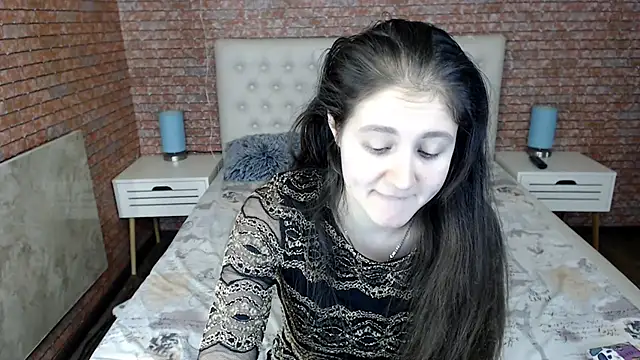 Holliy Cooper online show from 01.09.25