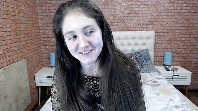Holliy Cooper online show from 01.10.25