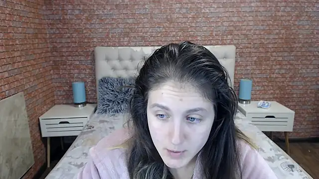 Holliy Cooper online show from 09.23.25