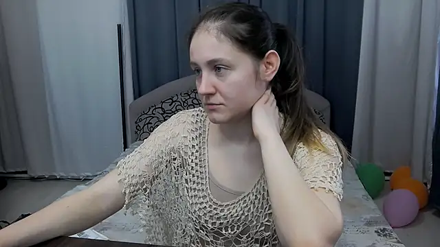 Holliy Cooper online show from 04.03.26