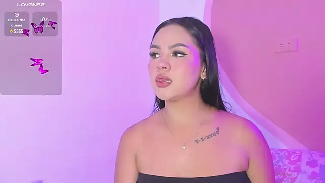 amber white25  online show from 02.04.25