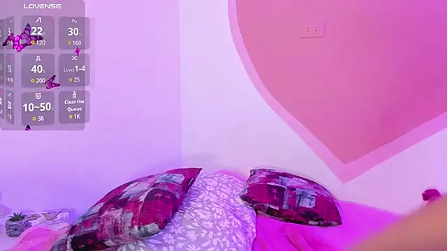 amber white25  online show from 02.22.25