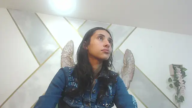 Snapshot of RoxanaCyrano_ chatting on 12.10.24 RoxanaCyrano  online show from 12.10.24