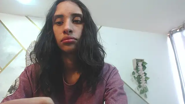 Snapshot of RoxanaCyrano_ chatting on 02.17.25 RoxanaCyrano  online show from 02.17.25