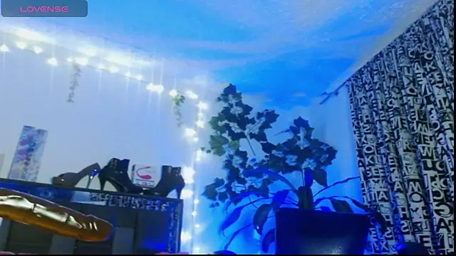 Snapshot of DULCE_ZOE chatting on 01.15.25 DULCE ZOE online show from 01.15.25