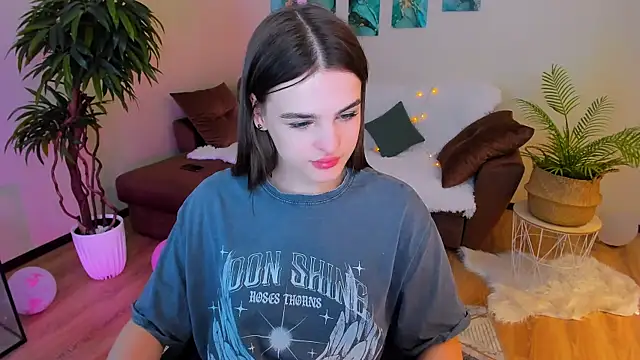 Snapshot of FinalAccord chatting on 03.05.25 FinalAccord online show from 03.05.25