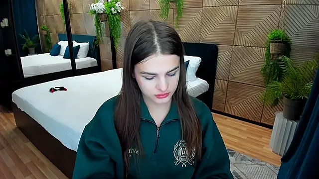 Snapshot of FinalAccord chatting on 09.29.25 FinalAccord online show from 09.29.25