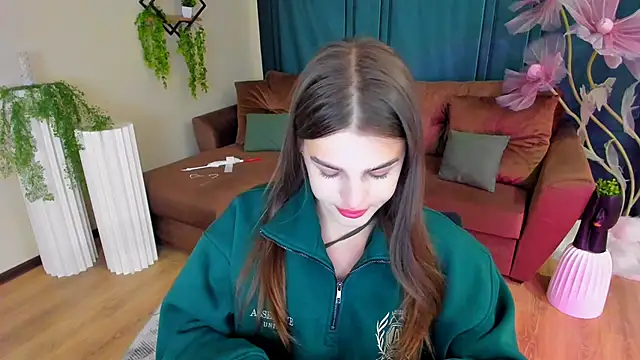 Snapshot of FinalAccord chatting on 10.08.25 FinalAccord online show from 10.08.25