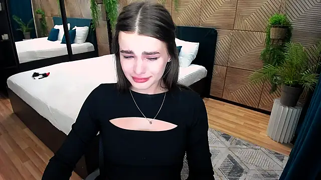 Snapshot of FinalAccord chatting on 10.19.25 FinalAccord online show from 10.19.25