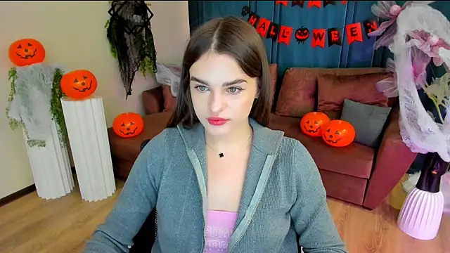 Snapshot of FinalAccord chatting on 10.27.25 FinalAccord online show from 10.27.25