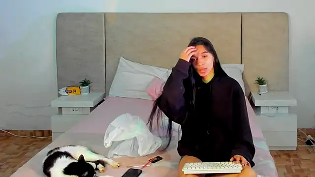 Snapshot of katt_pelaez chatting on 10.11.25 katt pelaez online show from 10.11.25