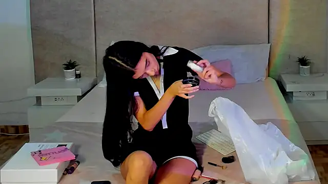 Snapshot of katt_pelaez chatting on 10.14.25 katt pelaez online show from 10.14.25