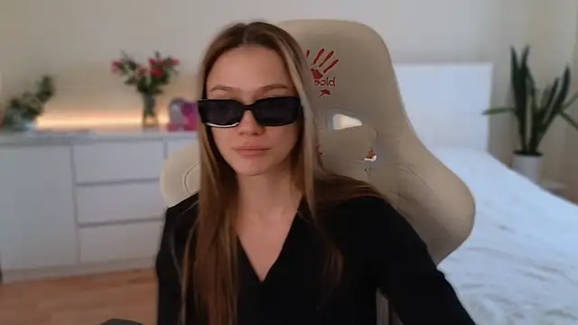 Snapshot of Madi_soon chatting on 02.04.25 Madi soon online show from 02.04.25