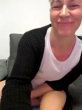 DarleenHot online show from 10.21.25