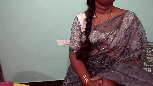 Snapshot of shrutitelugu69 chatting on 02.05.26 shrutitelugu69 online show from 02.05.26