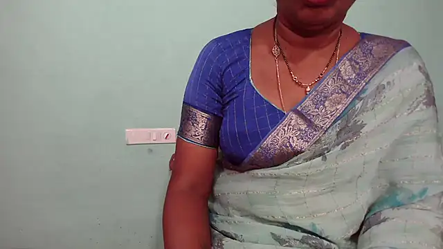 Snapshot of shrutitelugu69 chatting on 02.15.26 shrutitelugu69 online show from 02.15.26