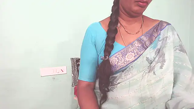 Snapshot of shrutitelugu69 chatting on 04.27.26 shrutitelugu69 online show from 04.27.26