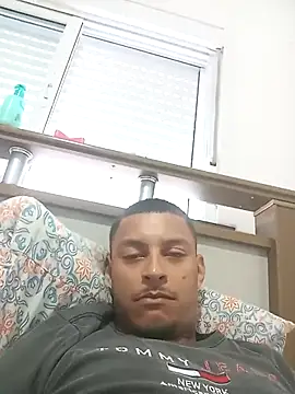 Snapshot of emrehliug12 chatting on 03.10.25 emrehliug12 online show from 03.10.25