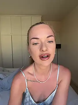 Snapshot of ElenaRebelle chatting on 07.20.26 ElenaRebelle online show from 07.20.26