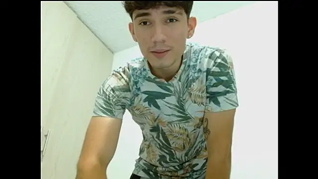 Snapshot of ChicoMaloFfF chatting on 09.24.25 ChicoMaloFfF online show from 09.24.25