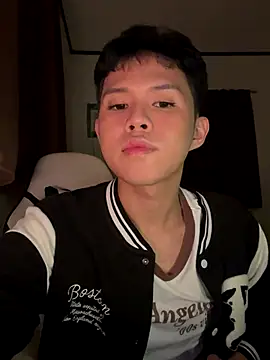 Snapshot of Plaxtique chatting on 10.17.25 Plaxtique online show from 10.17.25