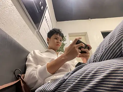 Snapshot of Plaxtique chatting on 11.08.25 Plaxtique online show from 11.08.25