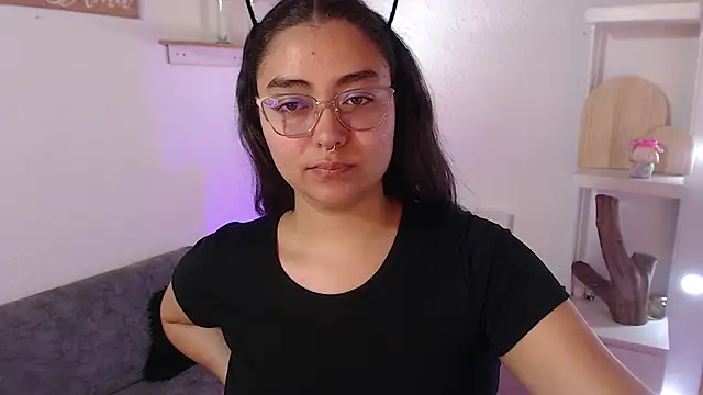  Kim  M online show from 11.18.25