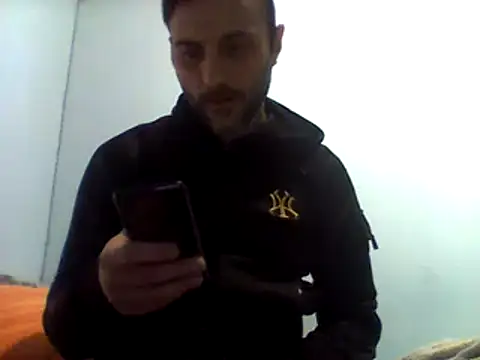 Snapshot of coppiasenzacensura chatting on 02.14.25 coppiasenzacensura online show from 02.14.25
