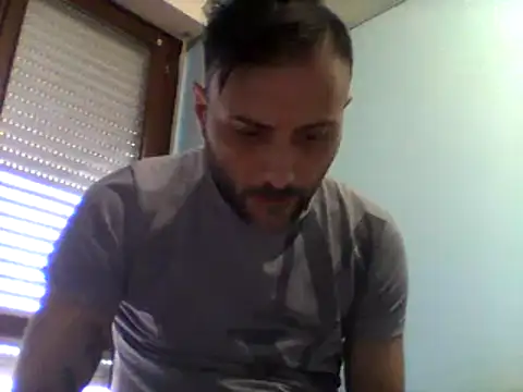 Snapshot of coppiasenzacensura chatting on 03.18.25 coppiasenzacensura online show from 03.18.25