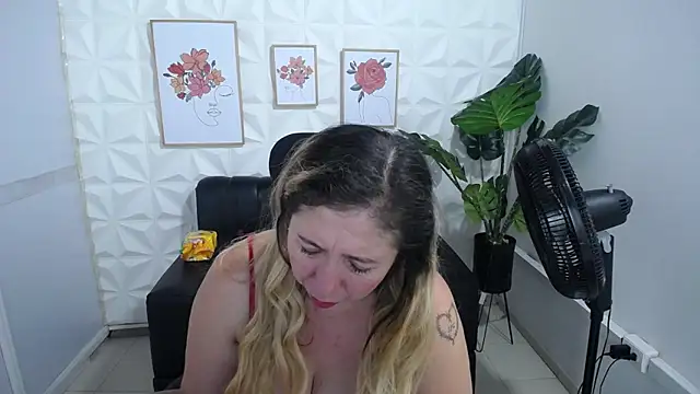 Valentinaa mature online show from 02.18.25