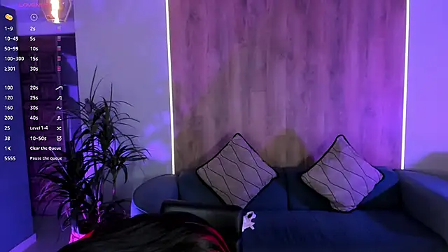 LizzHamilton   online show from 12.31.24