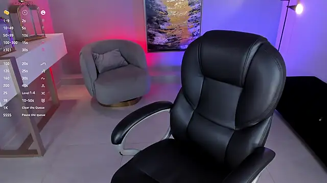 LizzHamilton   online show from 01.12.25