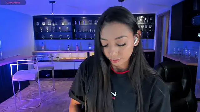 LizzHamilton   online show from 01.13.25