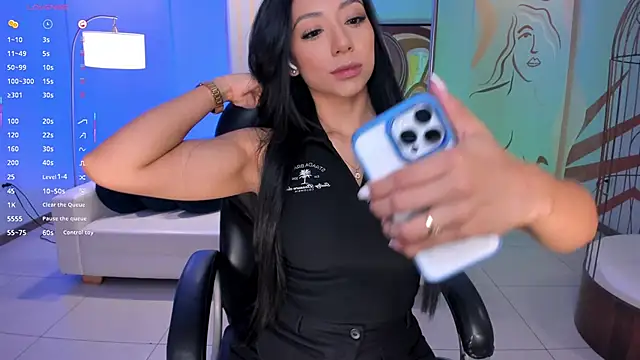 LizzHamilton   online show from 10.10.25