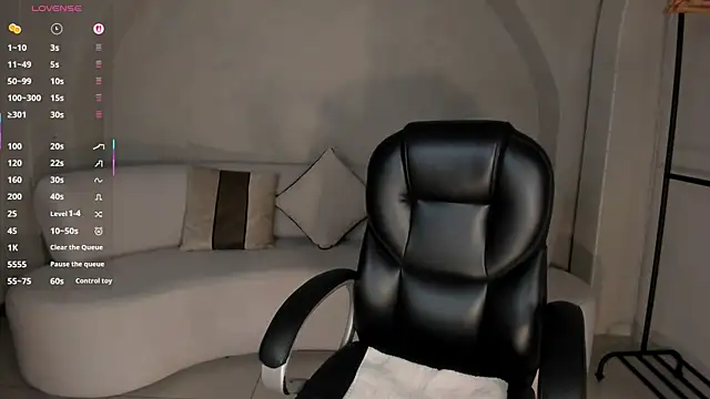 LizzHamilton   online show from 11.10.25