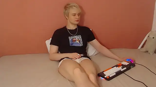 Oliver sweet  online show from 03.28.26