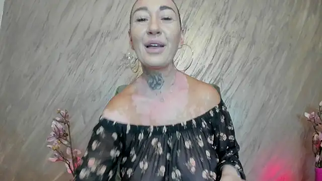 Rayanablackandwhite online show from 08.04.26
