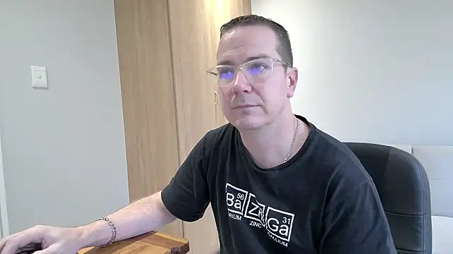 Snapshot of BrettJ81 chatting on 01.14.25 BrettJ81 online show from 01.14.25