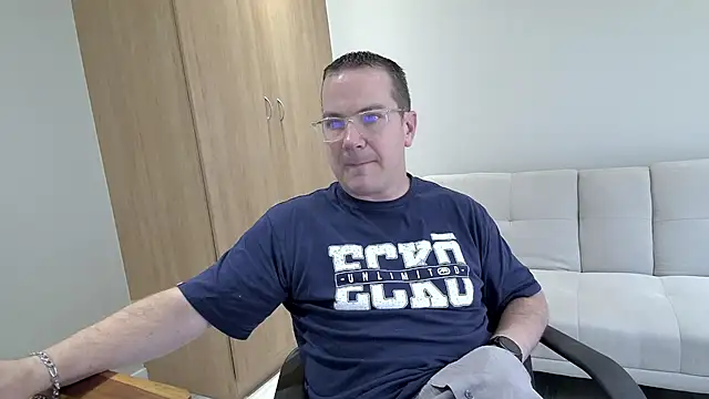 Snapshot of BrettJ81 chatting on 01.18.25 BrettJ81 online show from 01.18.25