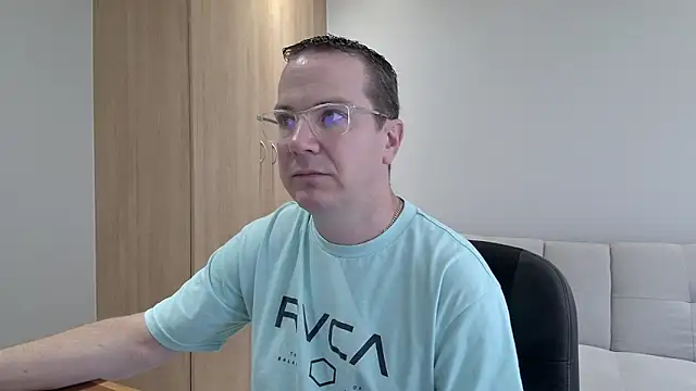 Snapshot of BrettJ81 chatting on 02.09.25 BrettJ81 online show from 02.09.25