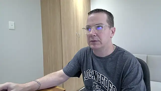 Snapshot of BrettJ81 chatting on 03.02.25 BrettJ81 online show from 03.02.25