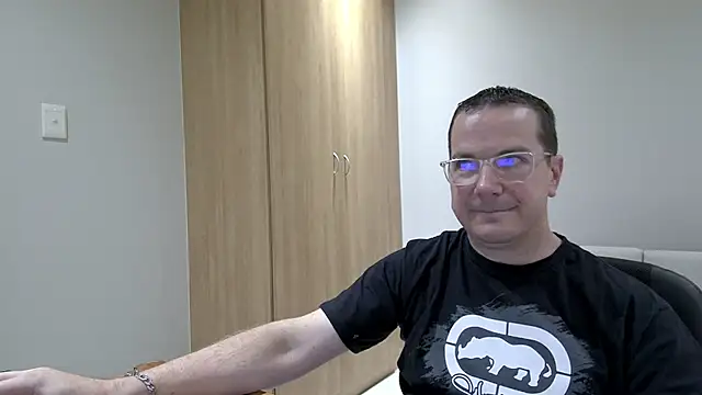 Snapshot of BrettJ81 chatting on 03.04.25 BrettJ81 online show from 03.04.25