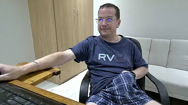 Snapshot of BrettJ81 chatting on 03.05.25 BrettJ81 online show from 03.05.25